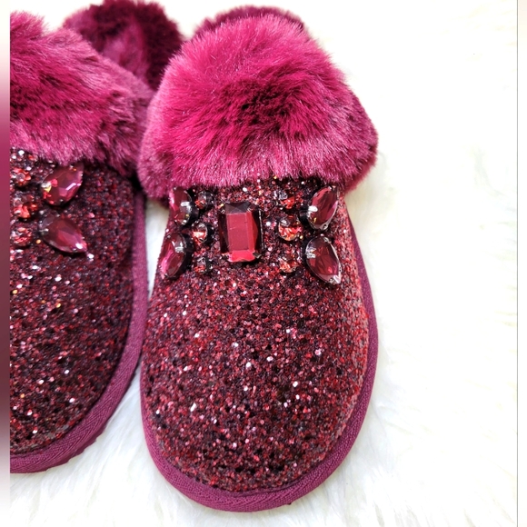 NEW Michael Kors "Taj" Jeweled Glitter Faux Fur Mule Slippers Lounge Burgundy 9 - Picture 2 of 9